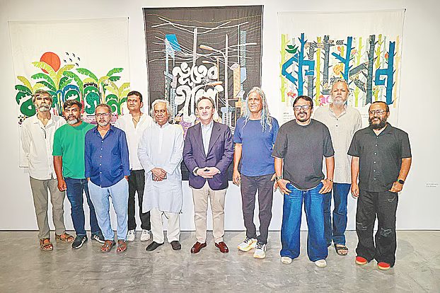 শিল্পীর ভাষায় উঠে এল বাণিজ্যিক নকশা